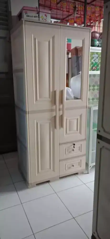 Lemari pakaian Olymplast