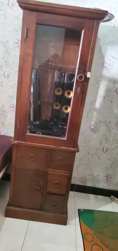 Dijual segera lemari sudut jati