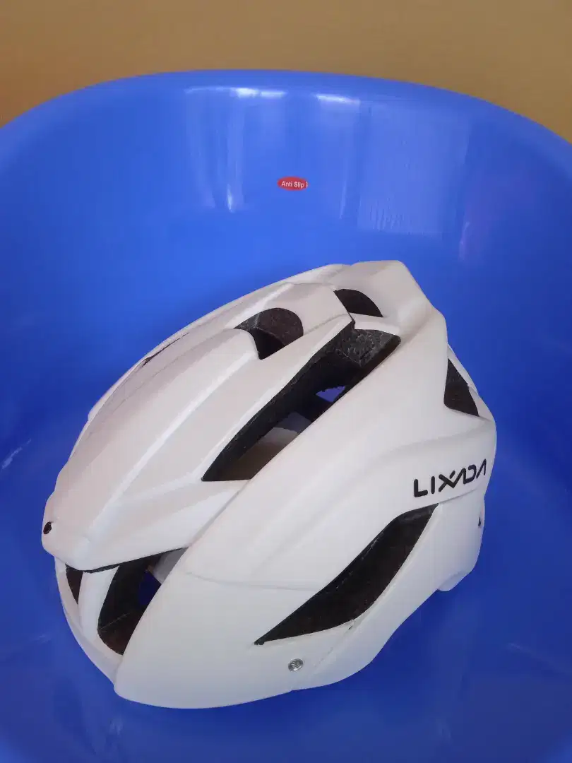 Helm sepeda putih Lixada mtb