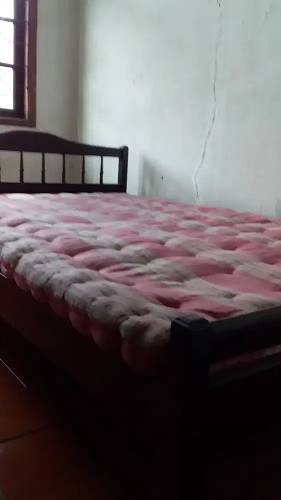 Satu set tempat tidur