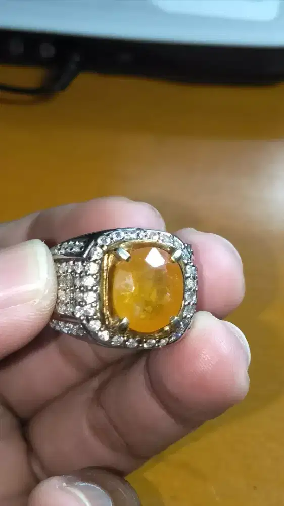 Natural Yellow Sapphire Safir