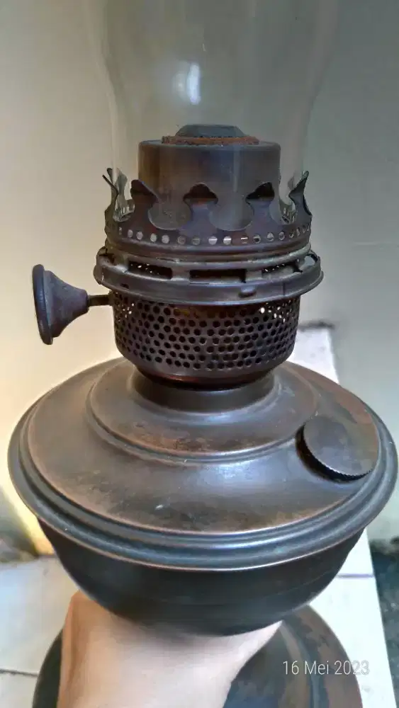 Lampu meja Minyak kuningan