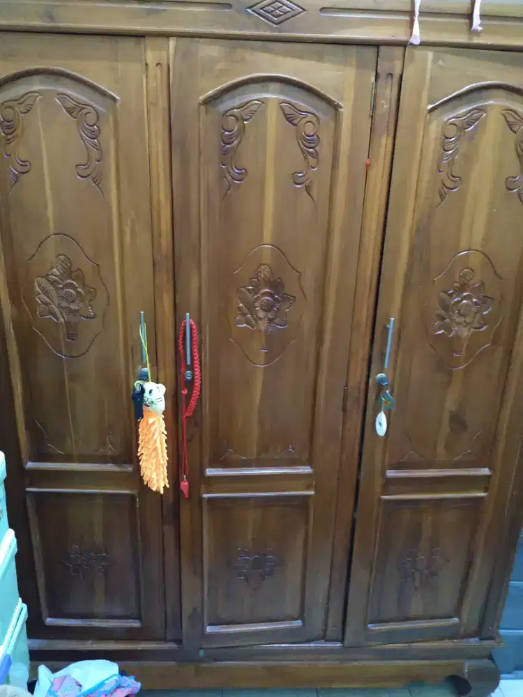 Lemari Pakaian Jati  Pintu 3