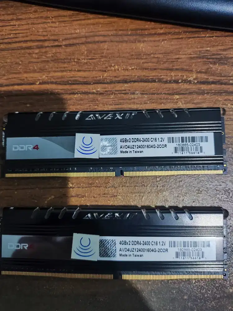 Ram avexir ddr4 4gbx2