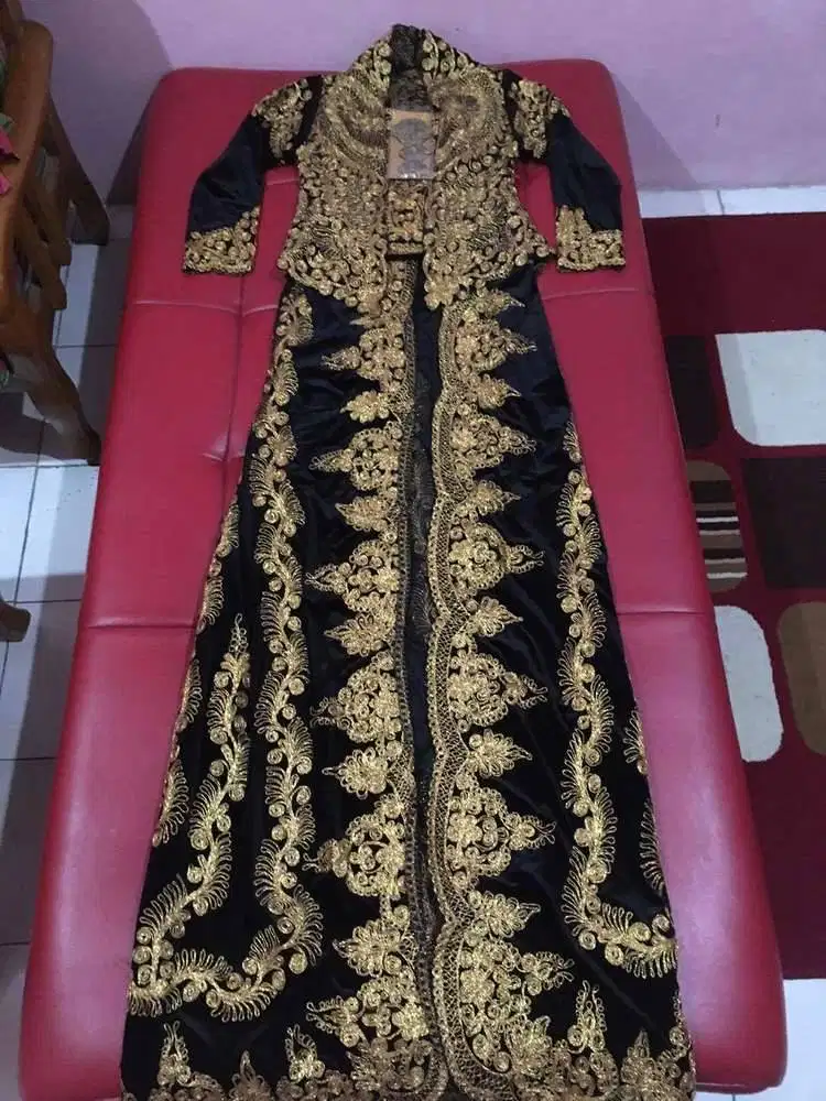 Set Baju pengantin Pria dan Wanita Adat Jawa kebaya Modern