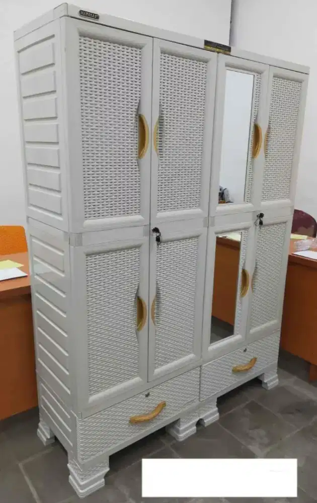 Lemari Pakaian Plastik 4 Pintu / Lemari Baju Plastik 4 Pintu 160