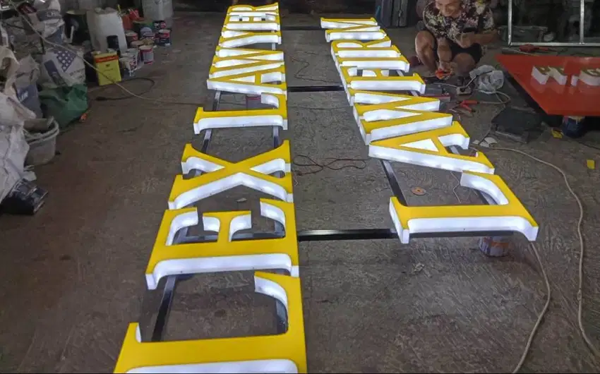 Signage Huruf Timbul Neon Box dan Plang Nama Kantor
