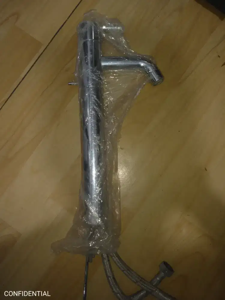 Kran wastafel  model TOTO TX 123 panas & dingin