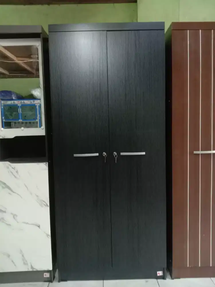 Lemari pakaian minimalis