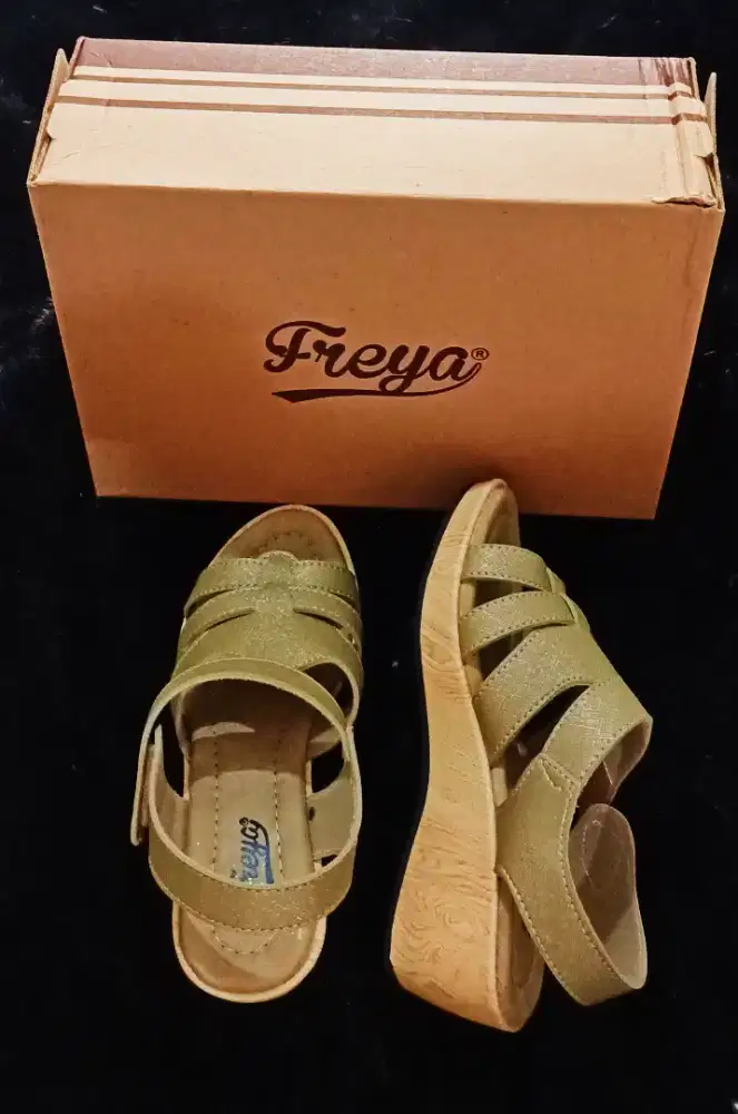 Wedges, slip on,  sendal sandal wanita