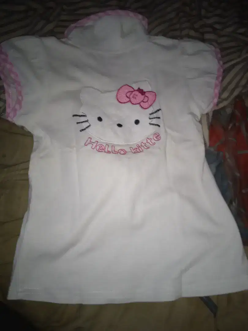 Baju motif hello kitty