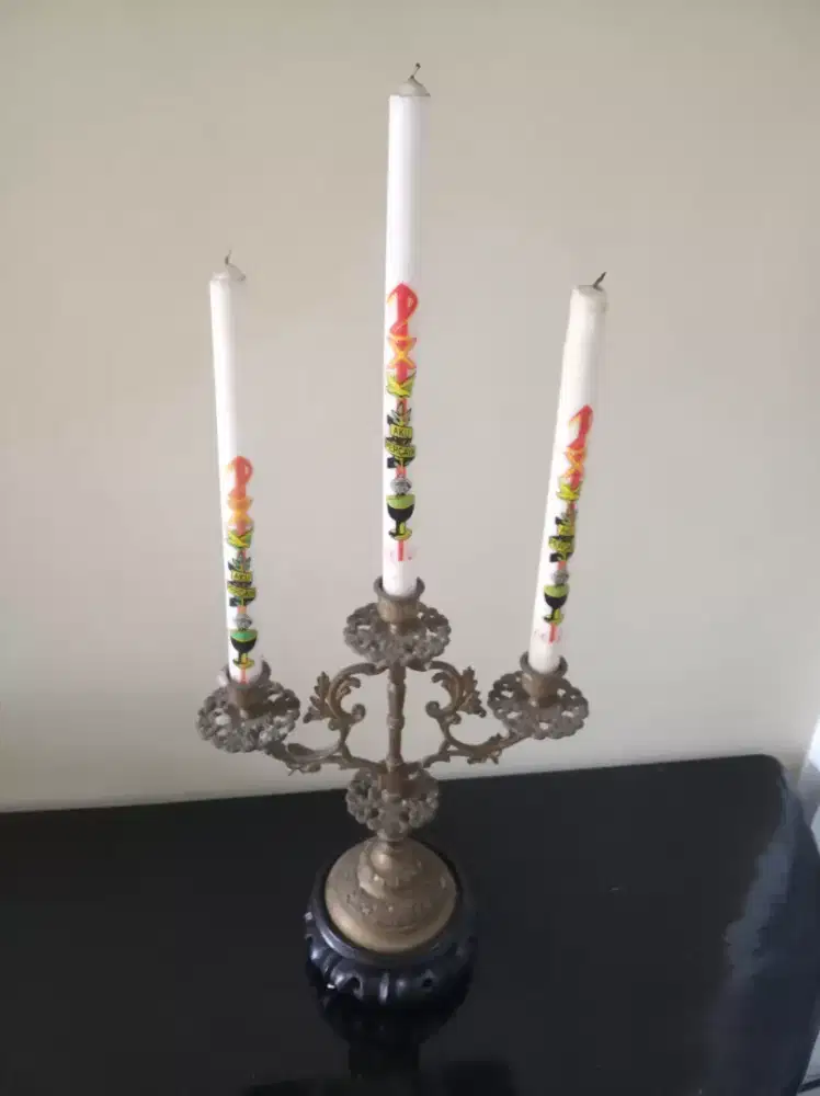 Tempat lilin eropah kuningan antik T. 30cm + tatakan