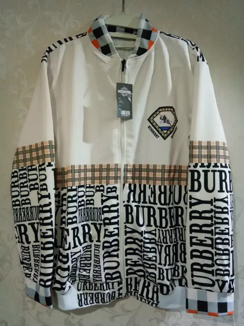 Obral jaket bomber Burberry terbaru