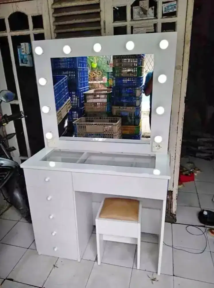 Tolet/meja rias lampu mewah