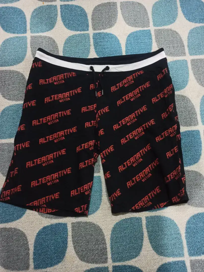 Dijual celana pendek pria Alternative Motion size L