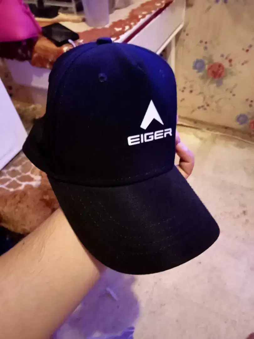 Topi eiger hitam mewahh