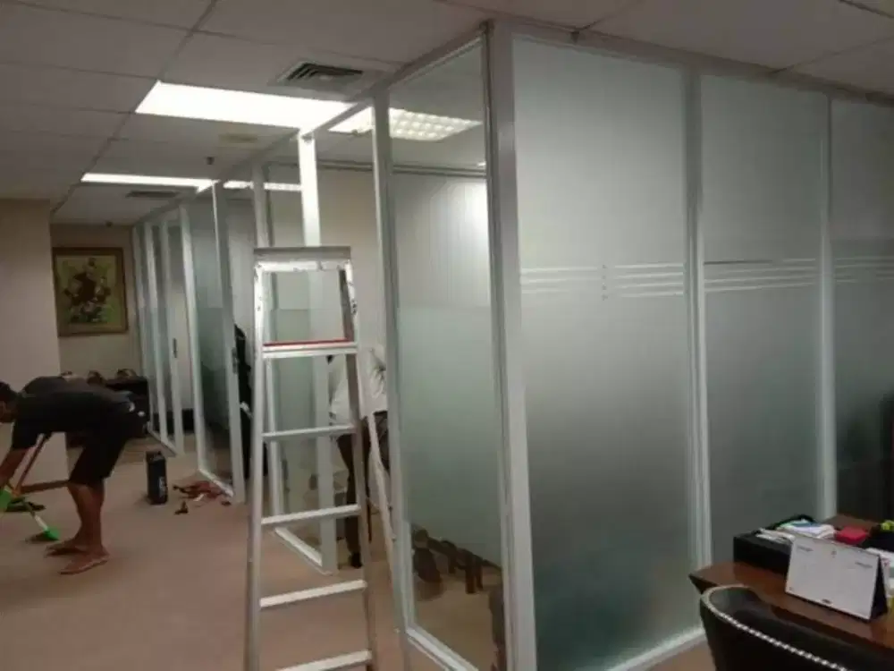 Partisi kaca aluminium kantor dan ruko