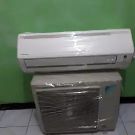 Ac Daikin Malaysia R 32 masih grees kondisi unit masih 96% ori