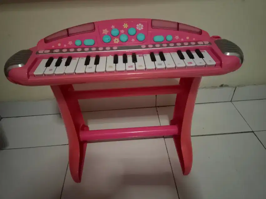 Piano piano warna pink