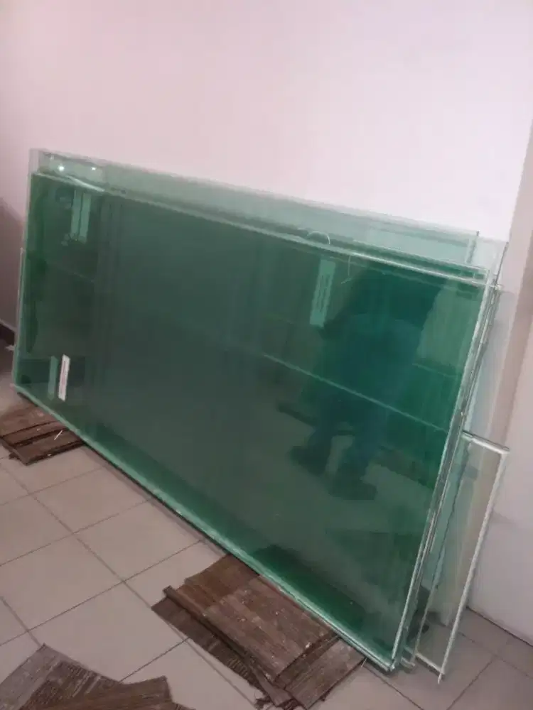 Kaca tpret Bekas