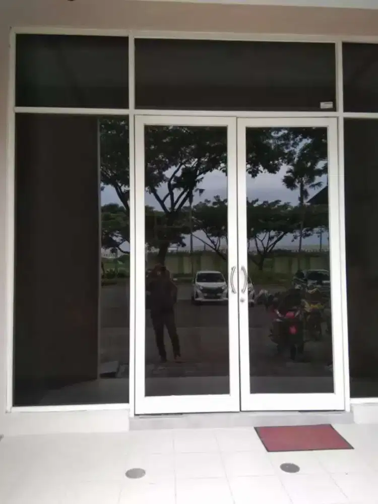 Sedia pasang kaca film rumah dan gedung