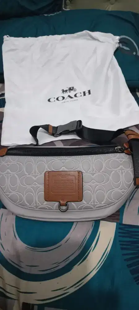 Tas sling best sale bag coach