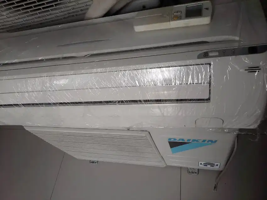 DIJUAL AC DAIKIN 1/2PK-1PK FREON R410A HEMAT LISTRIK MESIN AWET