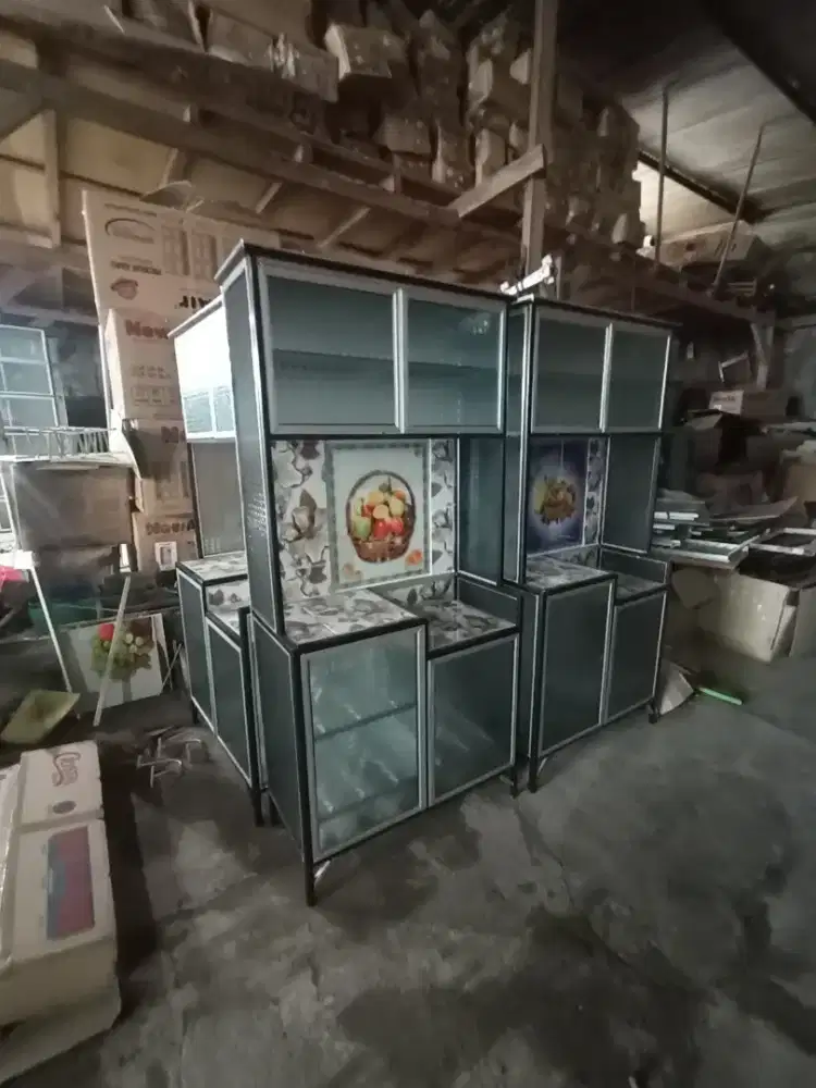 Rak piring 2 pintu full kaca dan alumunium