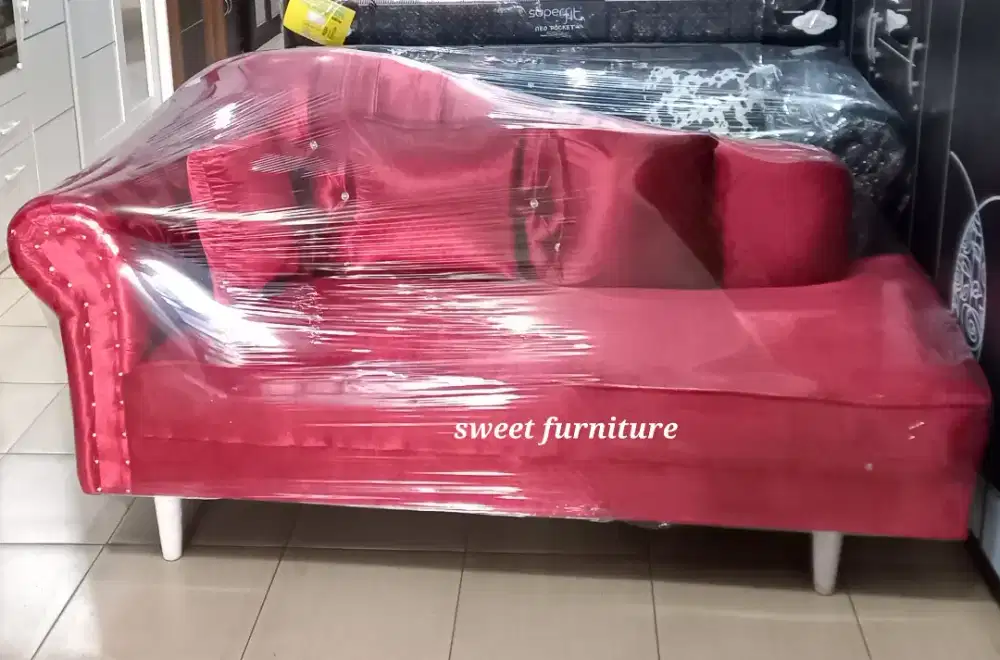 Sofa santai bahan kain beludru