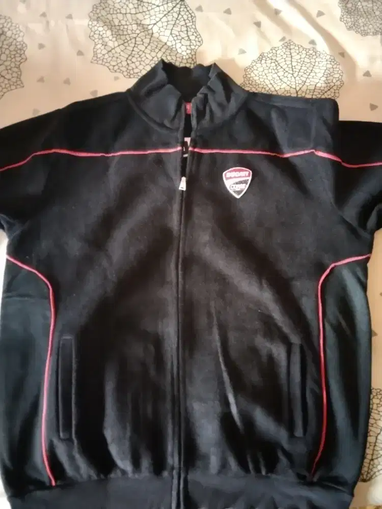 Dijual cepat butuh uang jaket Ducati original