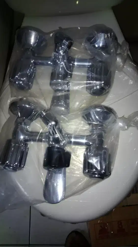 Kran bath tub panas dingin merk TOTO