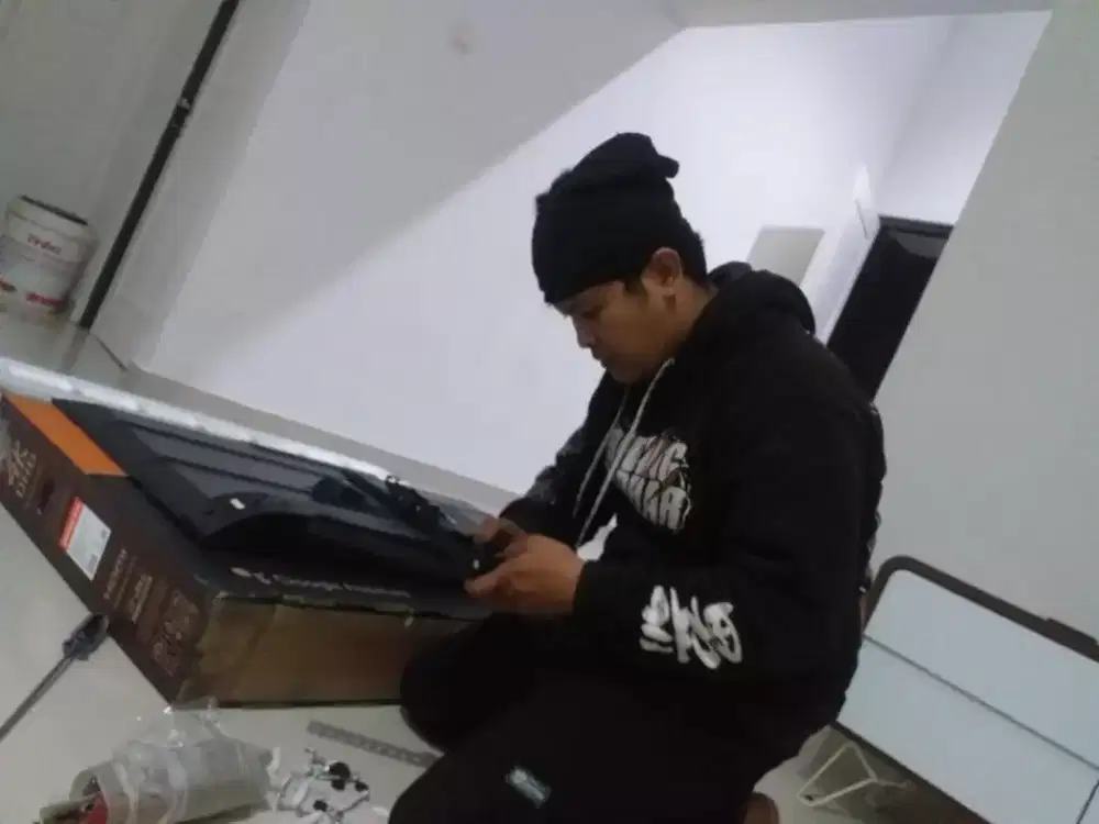 Brekecket TV led + pasang 280,000