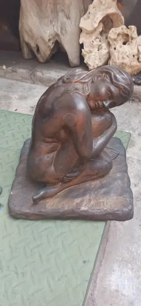 Patung eropa perunggu istimewa