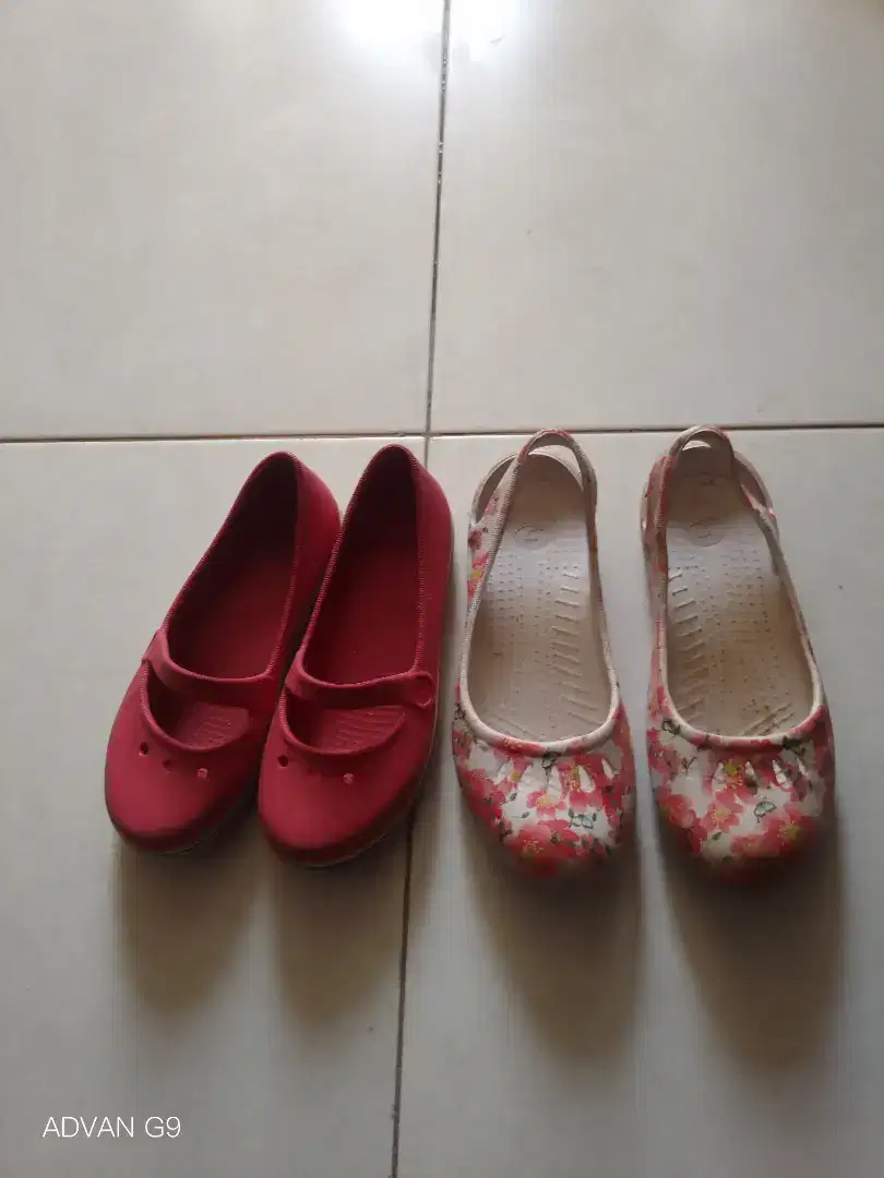 sepatu anak perempuan size 34 dan  crocs size 15 ori 2 hny 50k