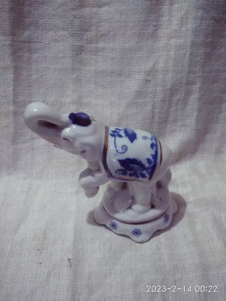 Pajangan keramik blue n white gajah Thailand