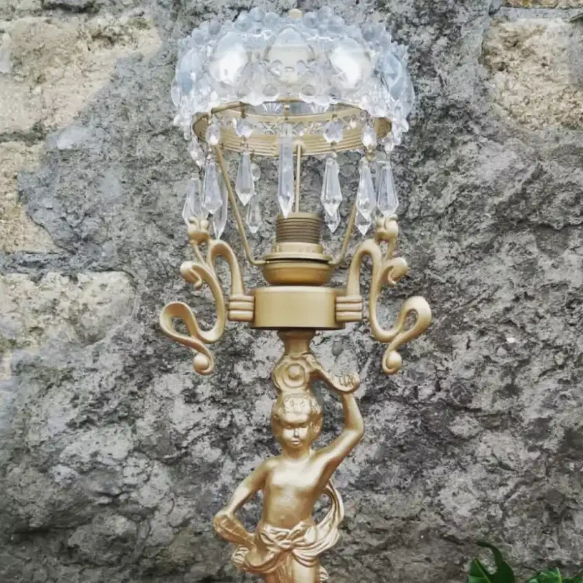 Lampu Meja Eropa