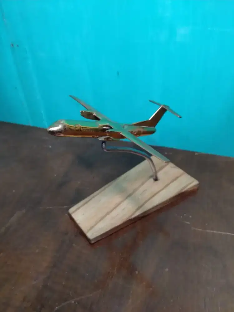 Miniatur Pesawat Terbang