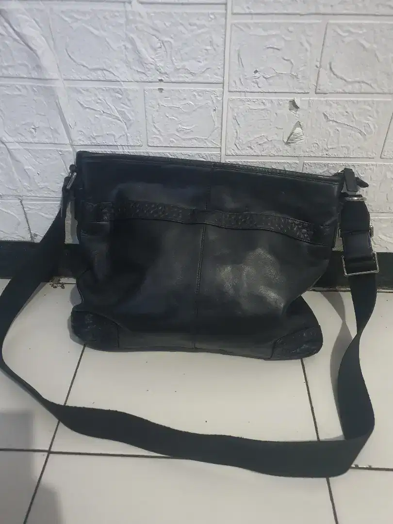 Tas Slempang Couch