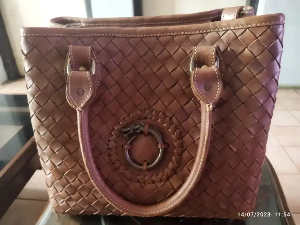 Tas kulit asli mirip botega