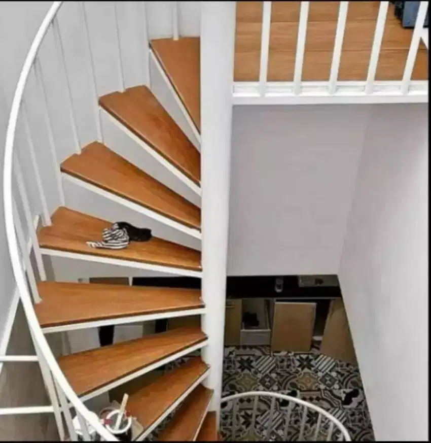tangga putar besi holo motip kayu
