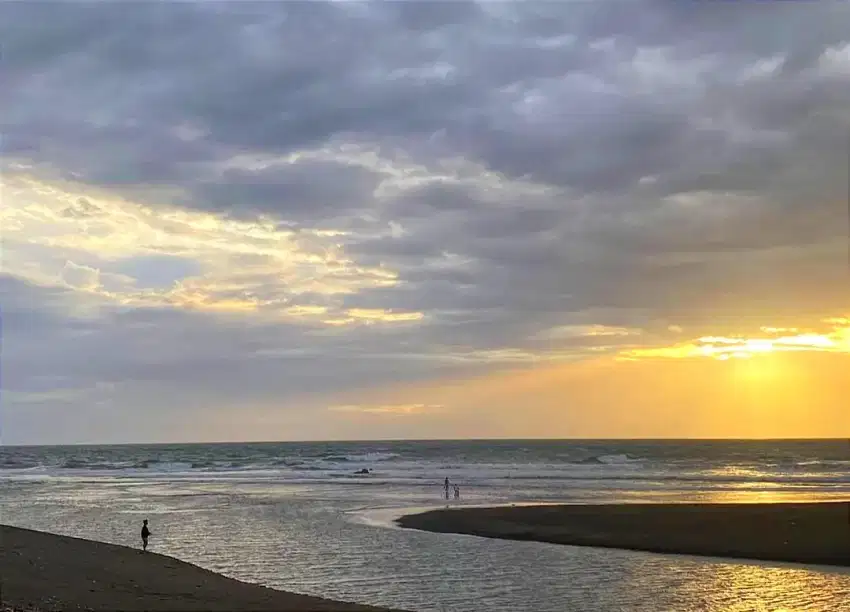 Tanah BEACH FRONT Pantai CEMAGI