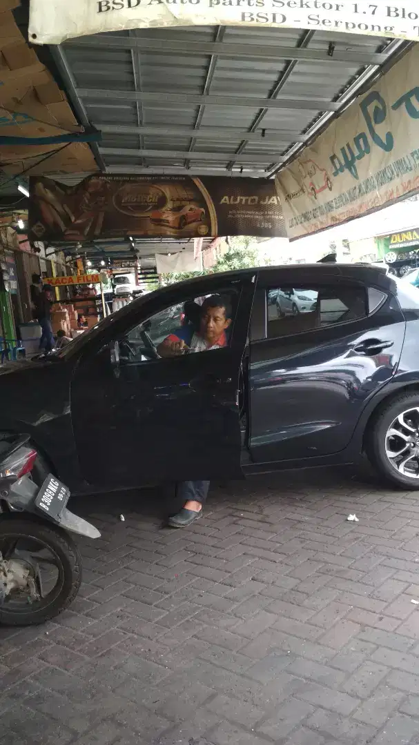 kacafilm mobil gedung dan kantor