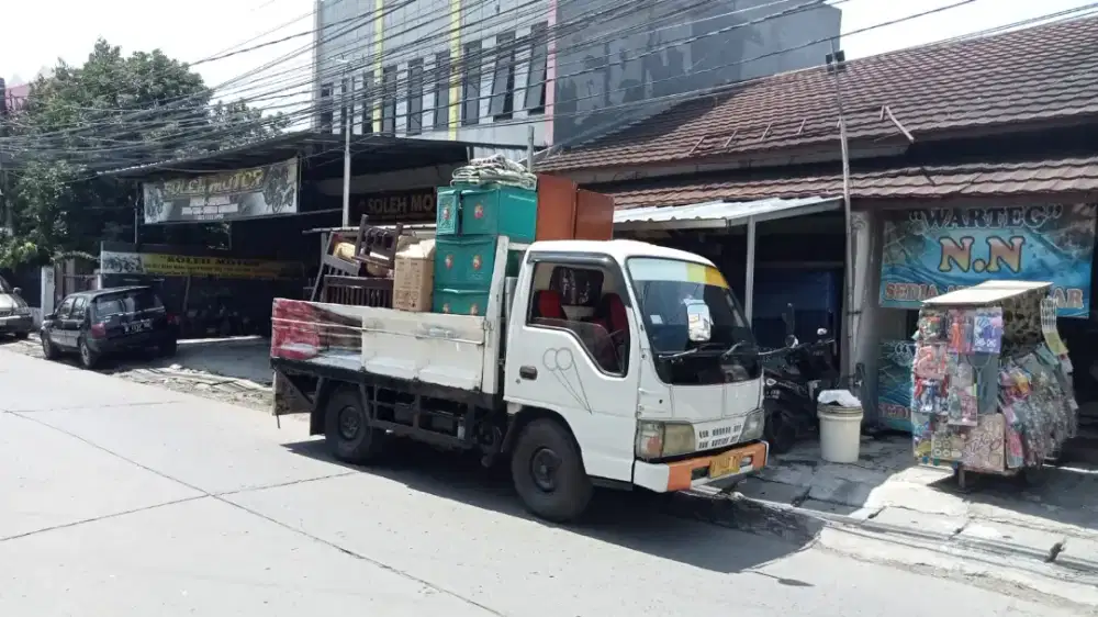 Truk engkel angkut barang dan pindahan