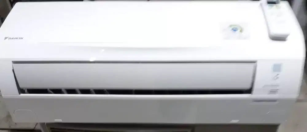 Ac daikin 1 pk R 32 thailand norma dan dingin