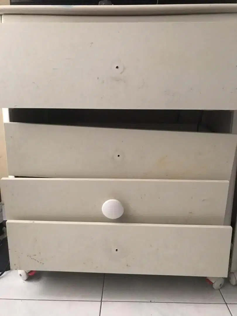 Baby Table Warna Putih IKEA