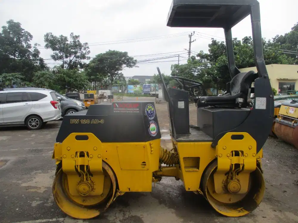 Tandem Roller Bomag BW120AD-3 Kapasitas 3-4 Ton Build Up Ex Japan