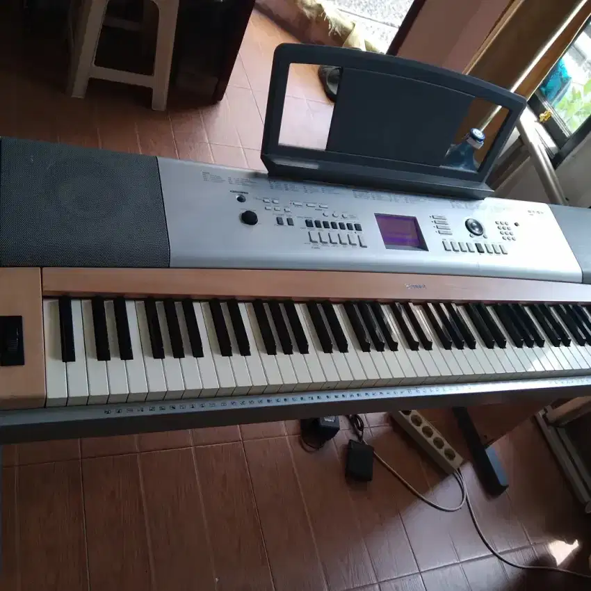 Piano Yamaha DGX 620. 88 tuts.kaki kayu ori. Flash disk