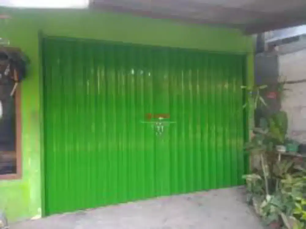 Teknisi pemasangan folding gate rolling door baru dan perbaikan murah