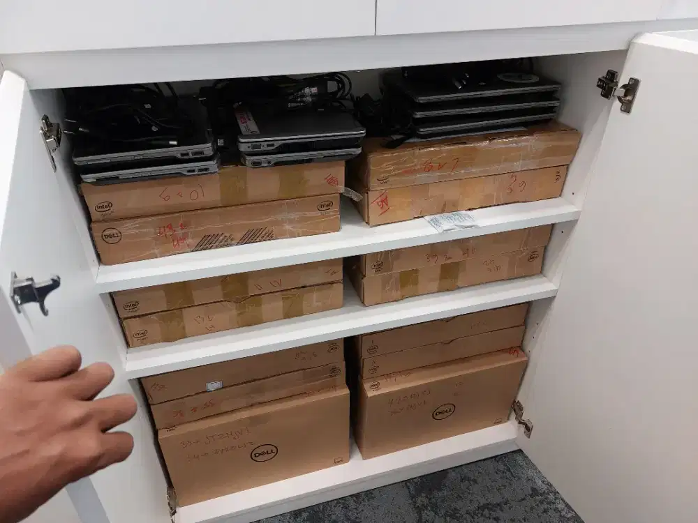 Terus tampung sebanyak banyaknya komputer laptop