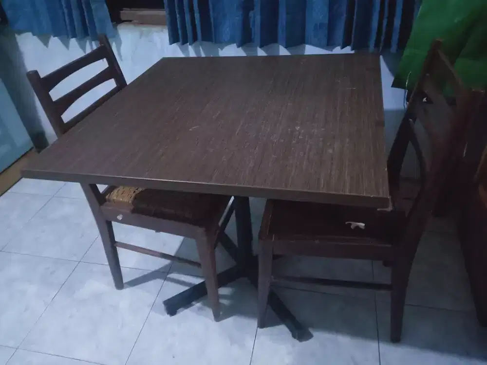 Meja Makan + Kursi. Mantap. Bgs utk di hook. Size 80x80